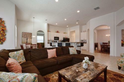 Solterra - 5 Bedrooms House W/pool-7029sr