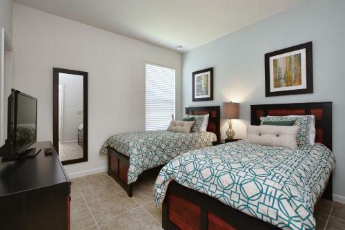 Solterra - 5 Bedrooms House W/pool-7029sr