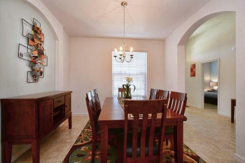 Solterra - 5 Bedrooms House W/pool-7029sr