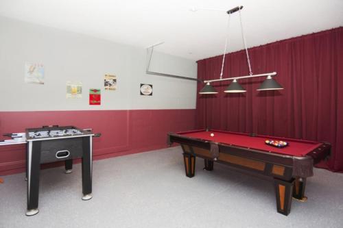 Spacious And Gorgeous Single Home With Game Room St5148