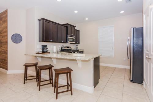 Spacious And Gorgeous Single Home With Game Room St5148