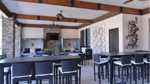 Spacious And Gorgeous Single Home With Game Room St5148