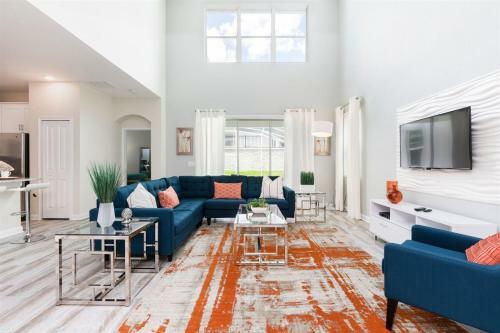 Gorgeous 5 Bedroom 5 Bath Championsgate Pool Home
