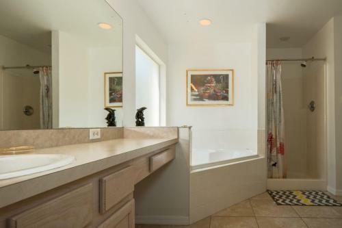 Beautiful 5 Bedroom 3 Bath Villa Located In Westridge, Davenport Fl