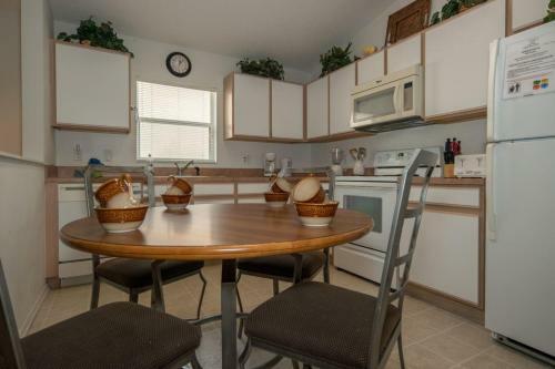 Lovely Hampton Lakes 4 Bed 3 Bath Pool Home In Davenport Fl