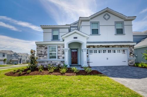 Eight-bedroom Villa 9076