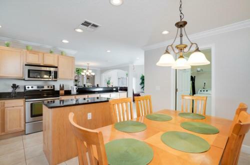 Multiple Vacation Homes In A Golf Resort And Private Pool