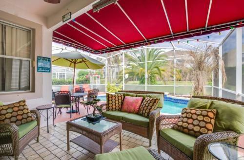 Beautiful Luau Pool Villa Next Disney World