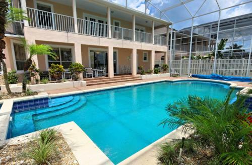 Beautiful Luau Pool Villa Next Disney World