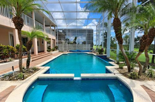 Beautiful Luau Pool Villa Next Disney World