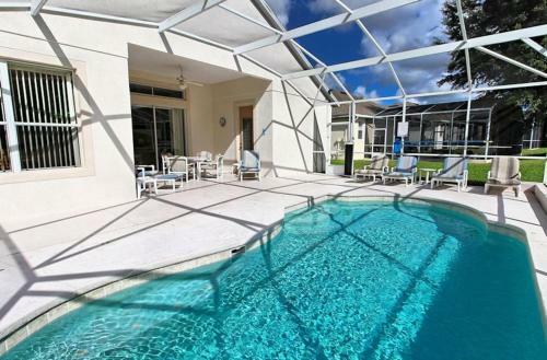 Beautiful Luau Pool Villa Next Disney World