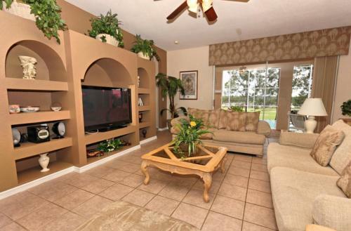 Beautiful Luau Pool Villa Next Disney World