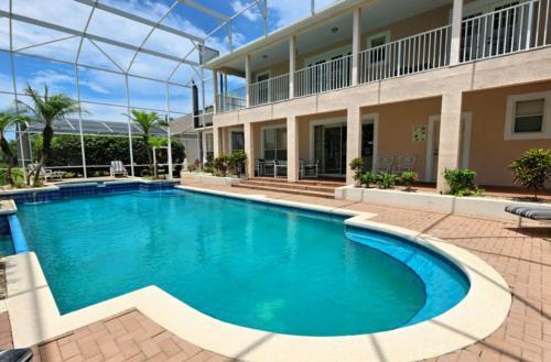 Beautiful Luau Pool Villa Next Disney World