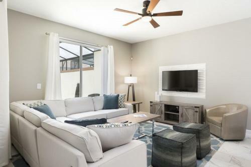 Modern 4 Bed 3 Bath Townhome In Championsgate Golf Resort