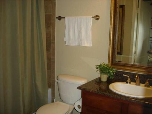 3 Bedroom 3 Bath Condo Close To The Attractions