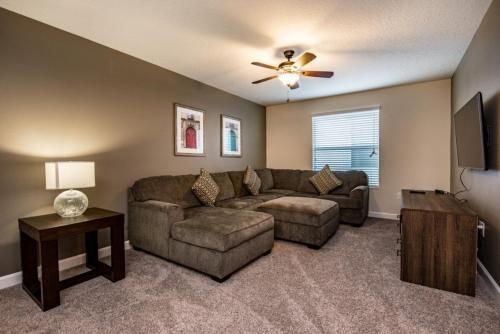 Six-bedroom Champions Villa 6261