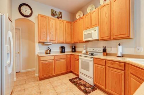 Beautiful Palace Large Pool Home With Golf Court View