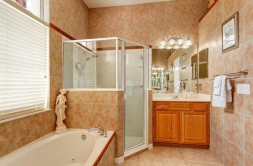 Beautiful Palace Large Pool Home With Golf Court View