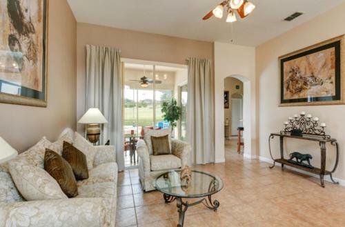 Beautiful Palace Large Pool Home With Golf Court View