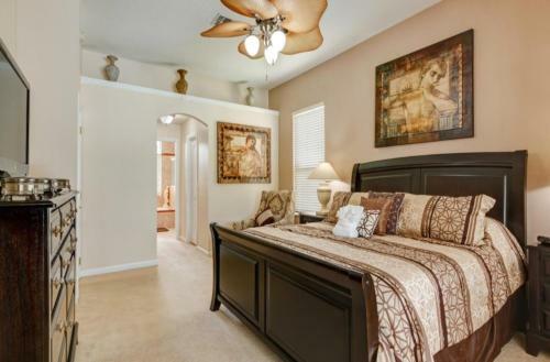 Beautiful Palace Large Pool Home With Golf Court View