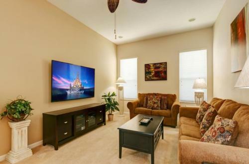 Beautiful Palace Large Pool Home With Golf Court View