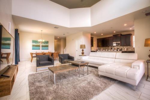 Villa 1612 Moon Valley Drive