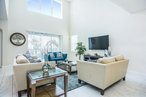 Modern Vacation Single Home With Themed Bedrooms Cg1593