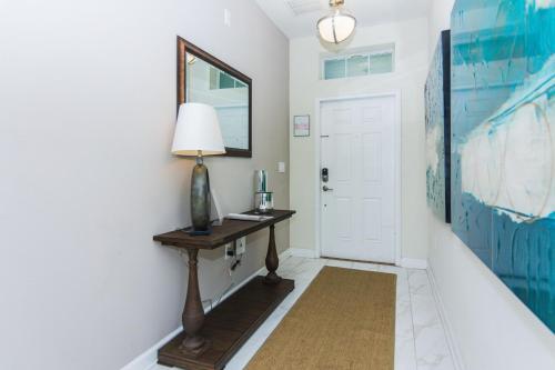 Modern Vacation Single Home With Themed Bedrooms Cg1593