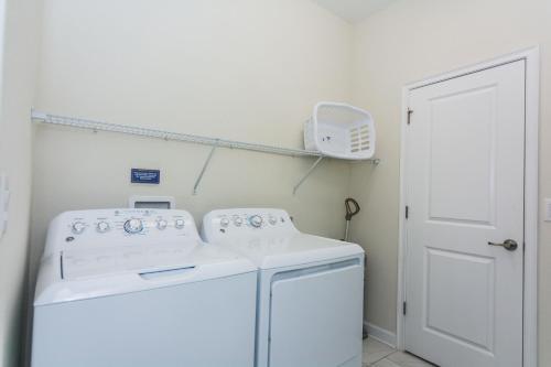 Modern Vacation Single Home With Themed Bedrooms Cg1593