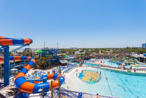 Apartamento Blue Surf 404, 2 Bedrooms, Sleeps 6, Beach Front