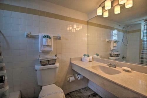Apartamento Condo With Pool On Daytona Beach, Walk To Dining