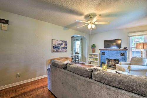 Cozy Coastal Escape With Yard, 1 Block To Beach
