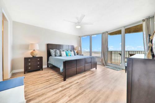 Shores Club - 302