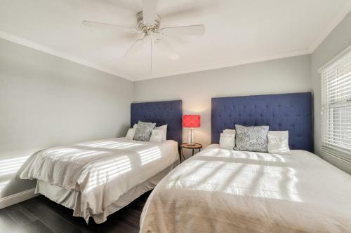 Shores Club - 305