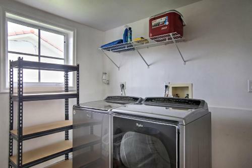 Quiet Tropical Oasis With Pool - 1 Mile To Beach!