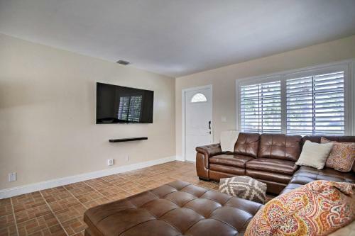 Quiet Tropical Oasis With Pool - 1 Mile To Beach!