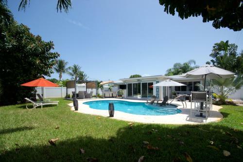 Villa Heated Pool Bungalow Mins From The Beach In Deerfield Beach