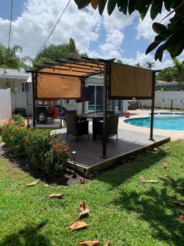 Villa Heated Pool Bungalow Mins From The Beach In Deerfield Beach