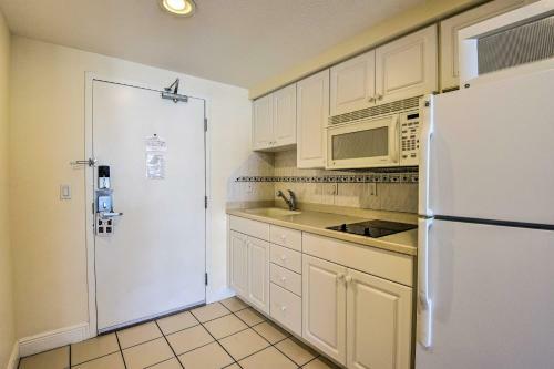 Apartamento 10th-floor Studio On Beach, Walk To Dining!