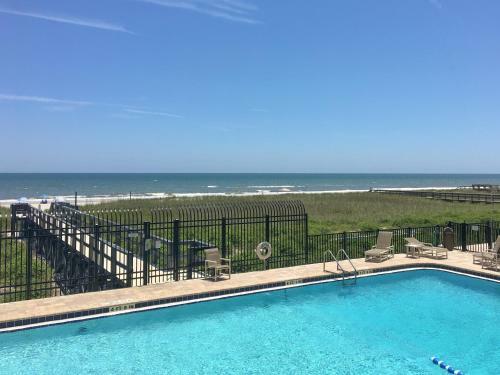 Apartamento New Listing! Oceanfront Condo - Walk To Beach Condo