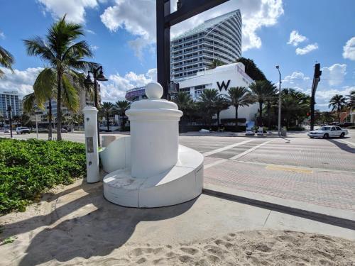 Modern Luxury Beach Hotel Large 2 Bedroom With Views 2208