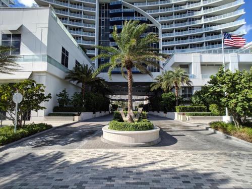 Modern Luxury Beach Hotel Large 2 Bedroom With Views 2208