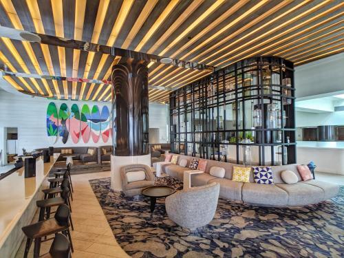 Modern Luxury Beach Hotel Large 2 Bedroom With Views 2208