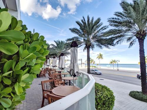 Modern Luxury Beach Hotel Large 2 Bedroom With Views 2208