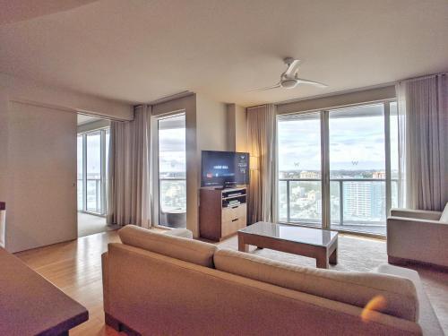 Modern Luxury Beach Hotel Large 2 Bedroom With Views 2208
