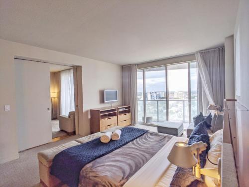 Modern Luxury Beach Hotel Large 2 Bedroom With Views 2208