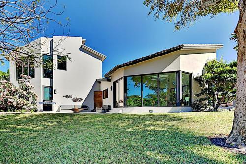 Exclusive Zen Oasis - Smart Pool & Private Beach Home