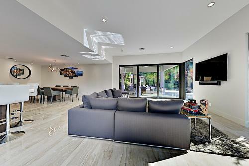 Exclusive Zen Oasis - Smart Pool & Private Beach Home