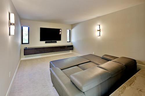 Exclusive Zen Oasis - Smart Pool & Private Beach Home