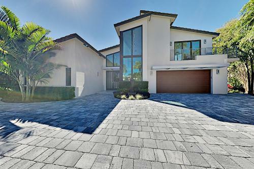 Exclusive Zen Oasis - Smart Pool & Private Beach Home